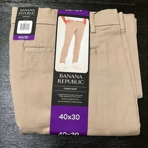 Banana Republic Men’s Chino Pants, Straight Fit. Tan. Size: 40x30. New With Tags
